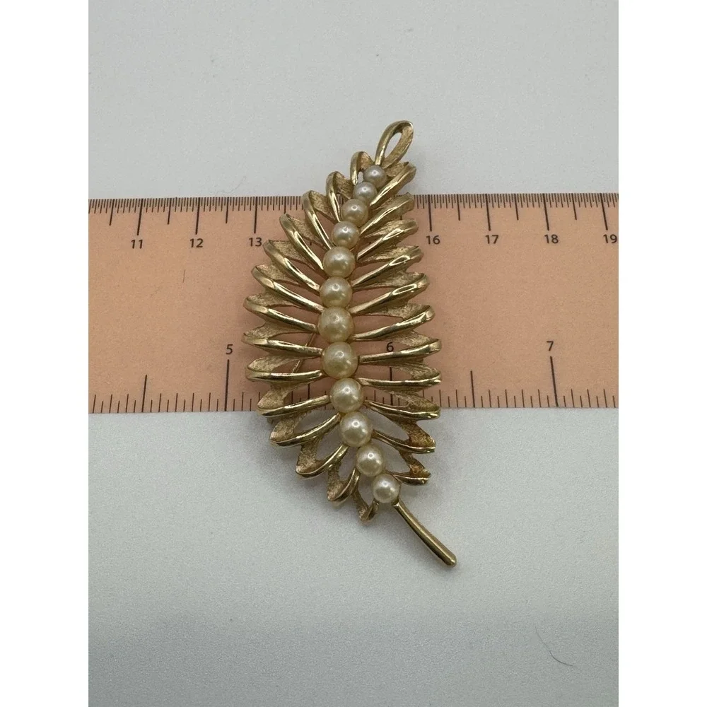 Trifari Vintage Gold‎ Tone Faux Pearl Leaf Brooch Textured Fern Pin Designer